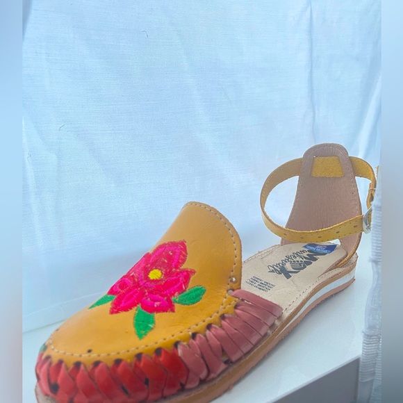 Huaraches de Rosa🌹 - Picture 2 of 3